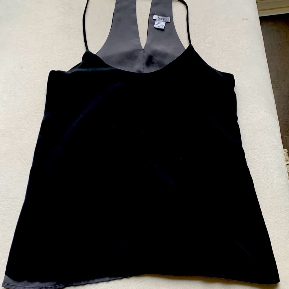 Sleveless blouses